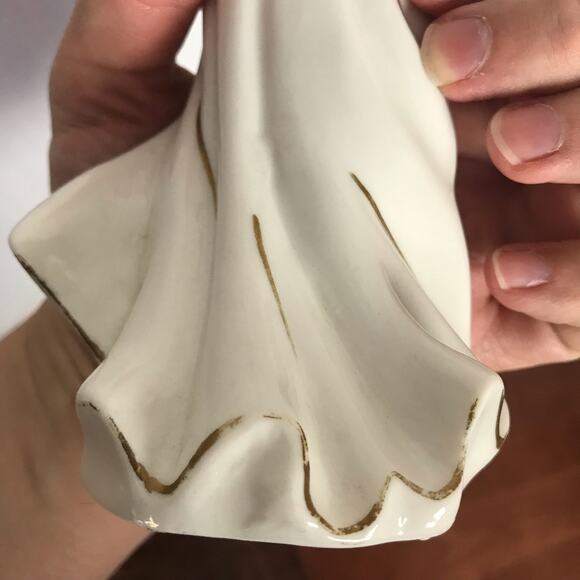 VTG Ceramic White Goldtone Graduation Figurine Unmarked With Diploma & Rose - Picture 9 of 10